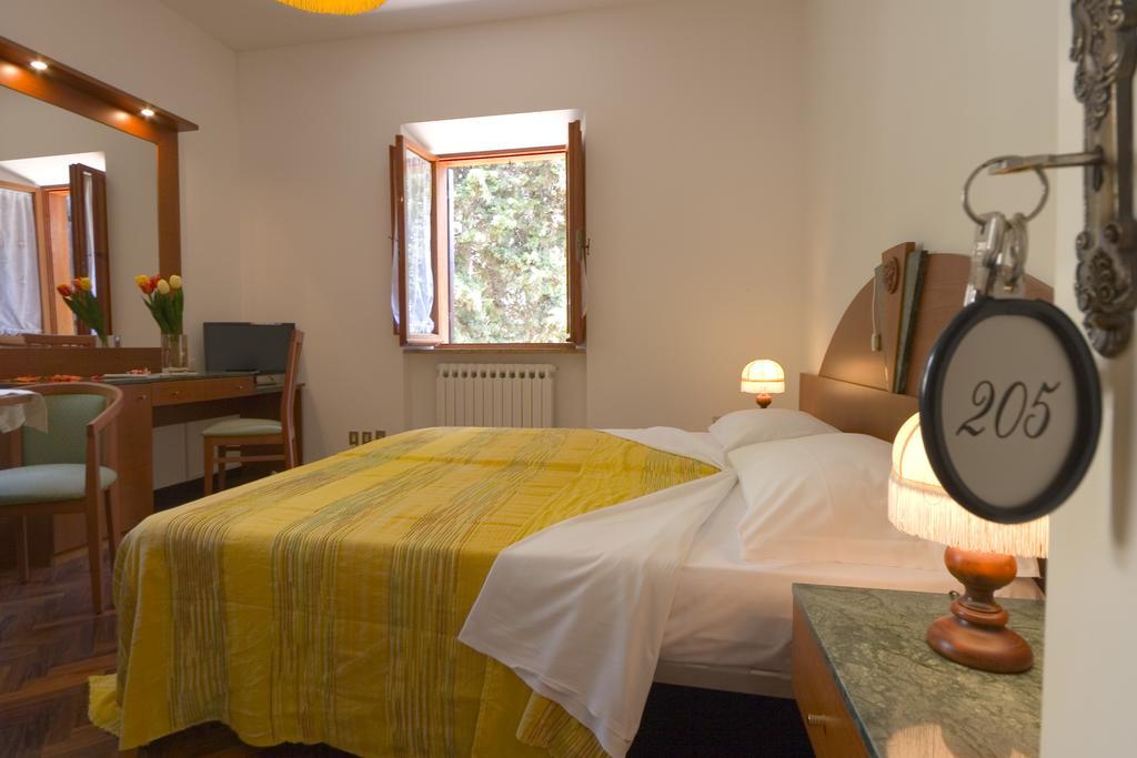 Affittacamere Villa Gigli Sirolo Buitenkant foto